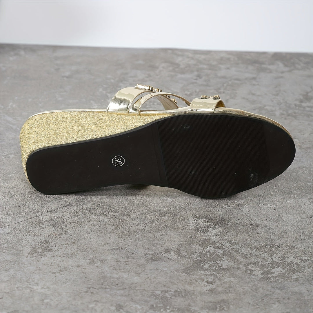 Shiny Wedge Sandals with a Gentle Fit