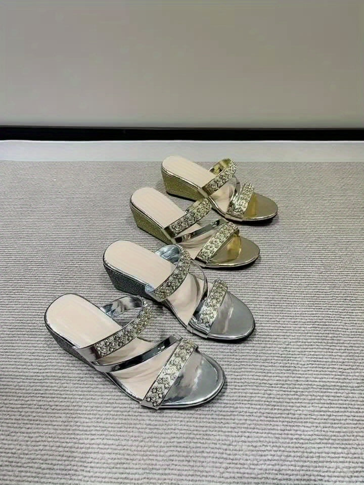 Shiny Wedge Sandals with a Gentle Fit